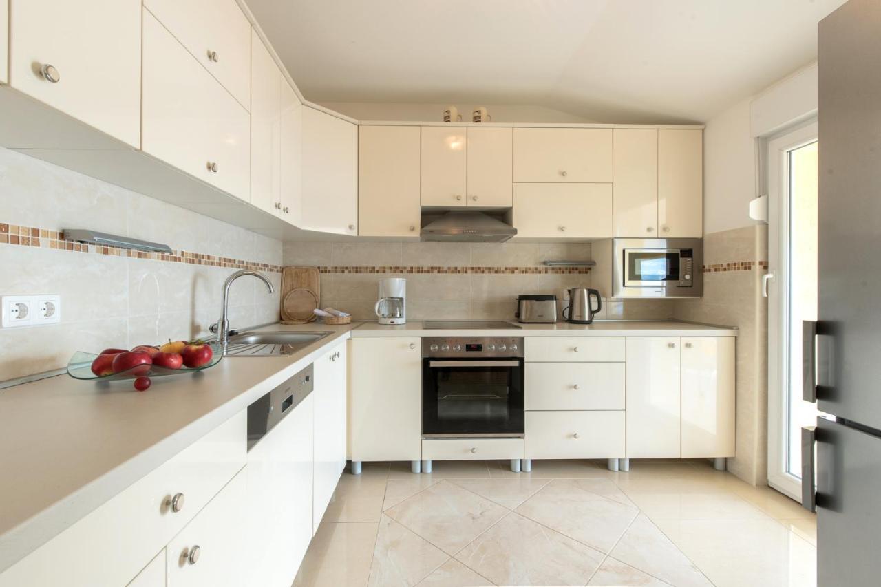 Apartments With A Parking Space Dramalj, Crikvenica - 5592 Buitenkant foto